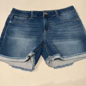 Hippie Girl (bought from stitch fix). girls denim cuffed denim shorts. size 18